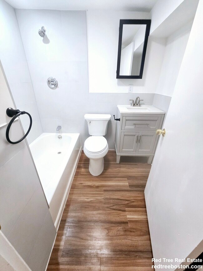 Foto del edificio - 684 Parker St