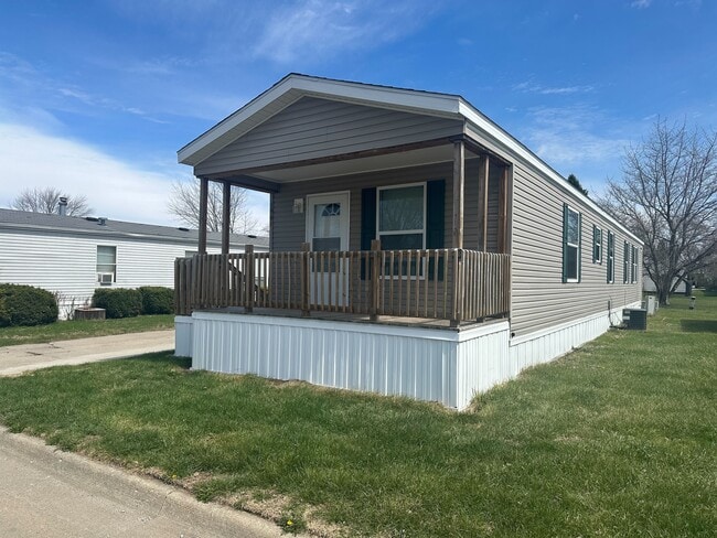 Foto del edificio - 1961 Four Seasons Dr