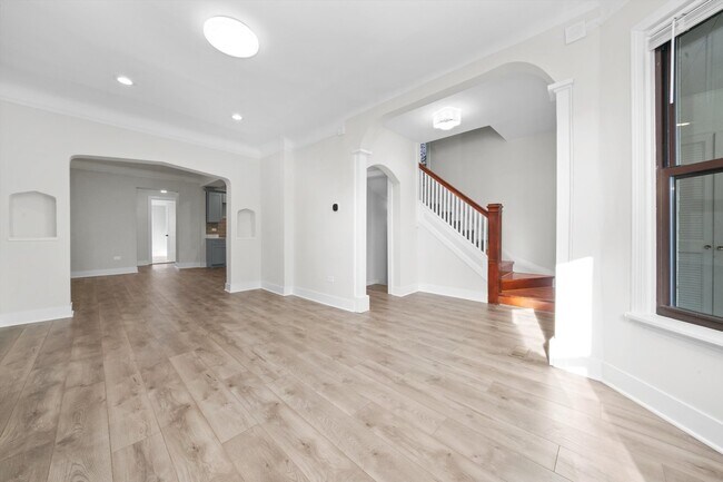 Building Photo - 7356 S Kenwood Ave
