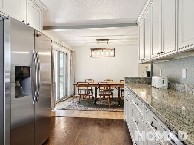Building Photo - 6 Bedroom Single Family Home in Aurora