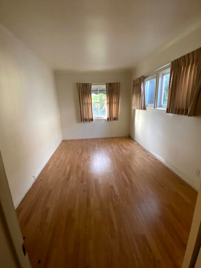 Building Photo - 500 Marguerite Ave