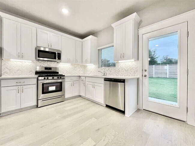 Foto del edificio - 2415 Lakey Cv