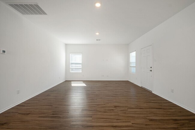 Building Photo - 2022 Built 3 Bedroom, 2 Bath Home Near Tex...