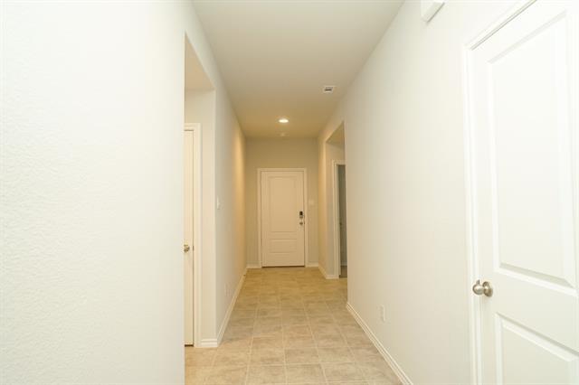Building Photo - 641 Basteen Ln