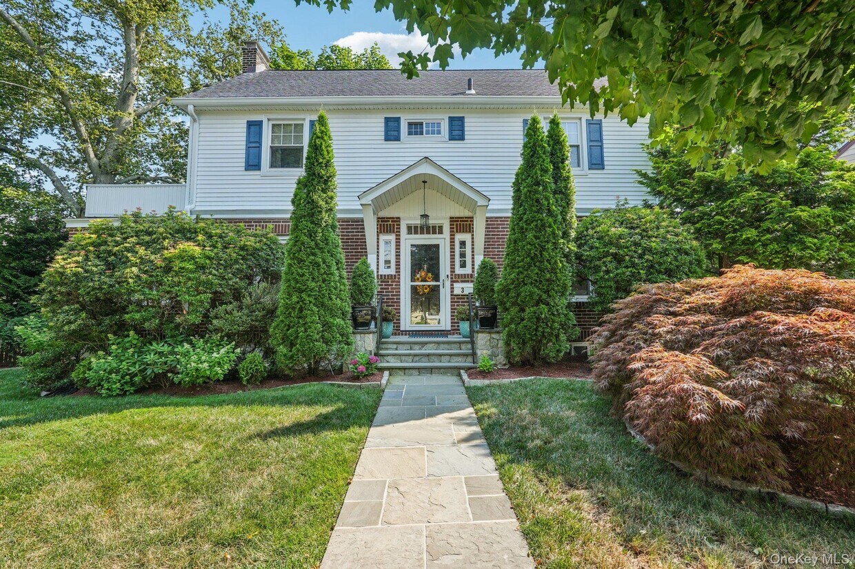 Primary Photo - 3 Bryant Ave