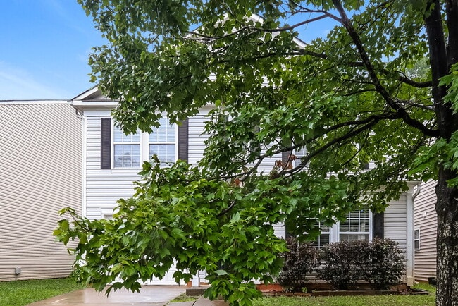 Building Photo - 7221 Fox Point Dr