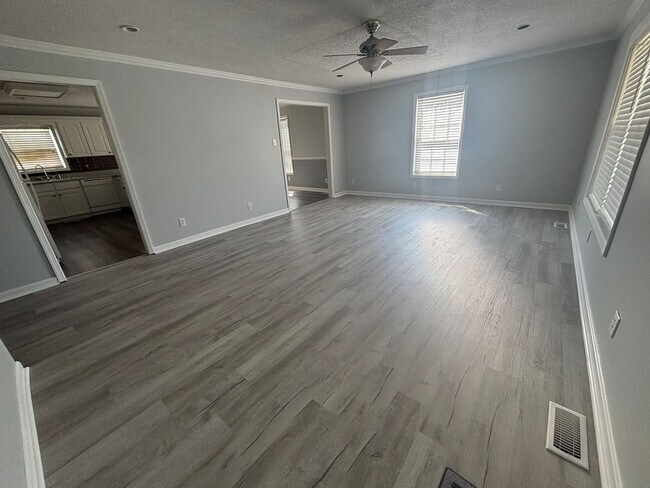 Foto del edificio - 1082 Hampton Rd