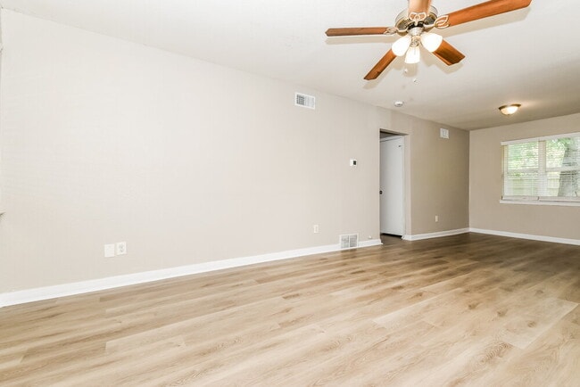 Building Photo - 1513 Delmar Dr