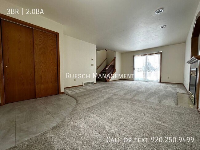 Foto del edificio - Beautiful 3 Bedroom 2 Bath Side-By-Side Du...