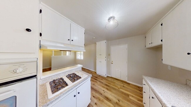 Building Photo - Beautiful 3 bedroom, 2 bathroom home in Re...
