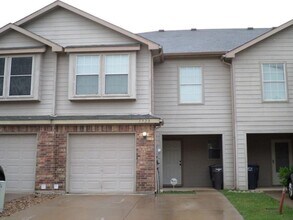 Building Photo - 3920 Vista Mar Dr