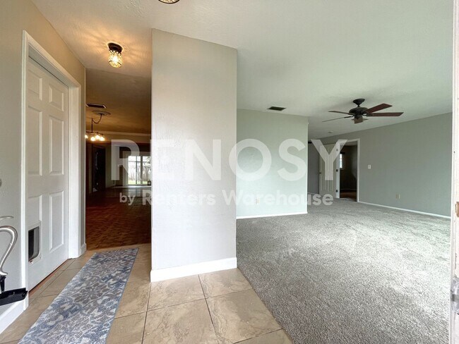 Foto del edificio - 802 Embassy Rd