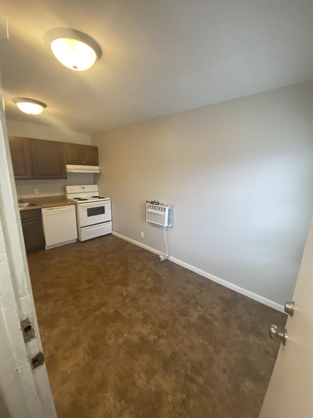 709.5 W Church St, Champaign, IL 61821 House for Rent in Champaign