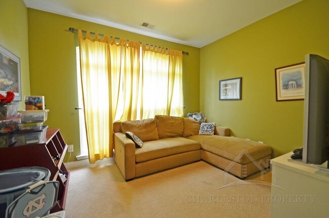 Building Photo - Spacious 4 Bedroom House in West Ashley
