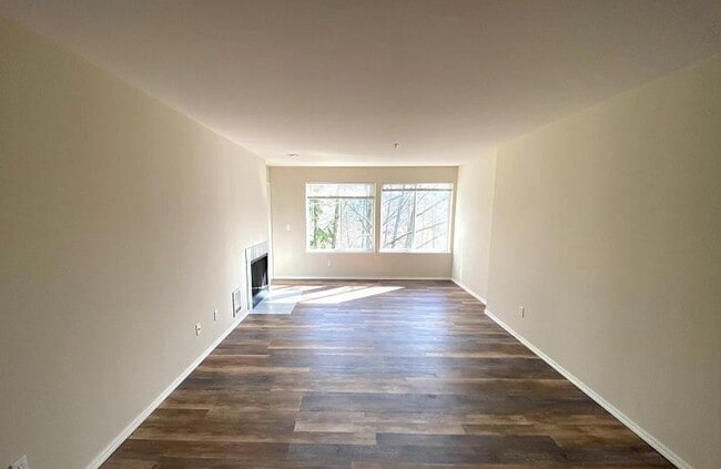 Building Photo - 2 bedroom in Kenmore WA 98028