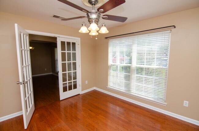 Building Photo - Chapmans Retreat home