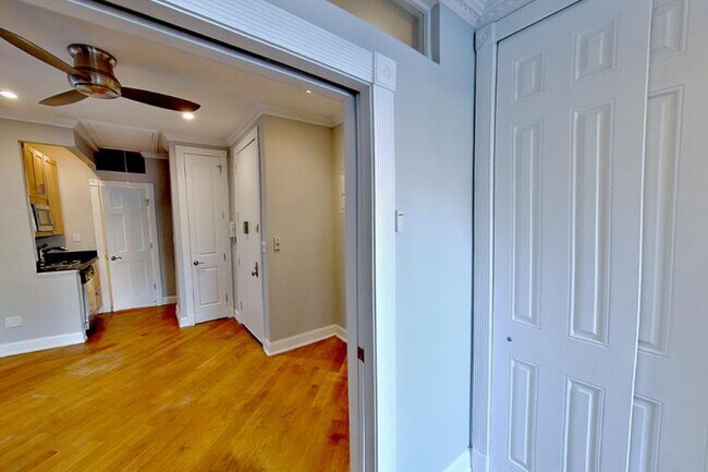 Foto del edificio - 279 E 10th St