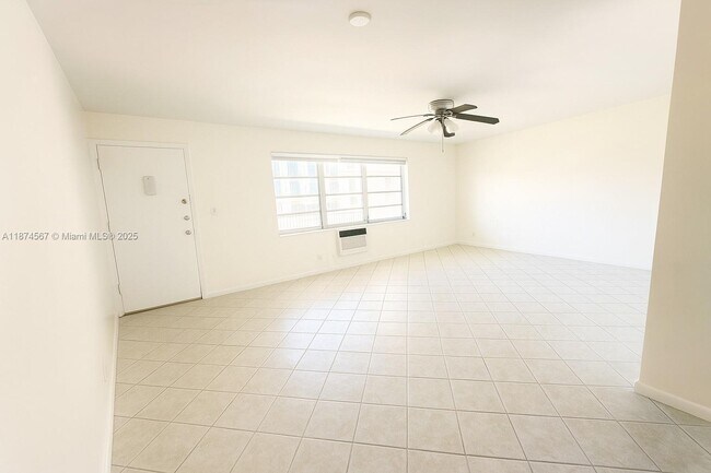 Foto del edificio - 3923 NE 166th St