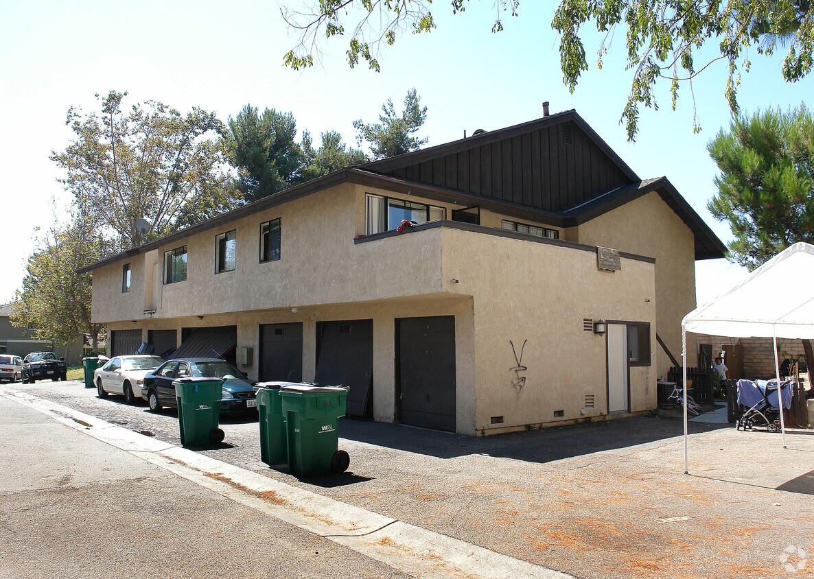 Building Photo - 23061 Village Dr