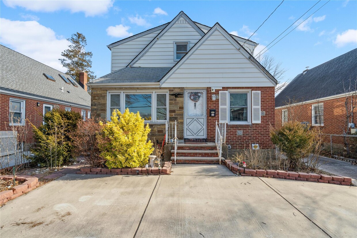 Primary Photo - 316 New Hyde Park Rd