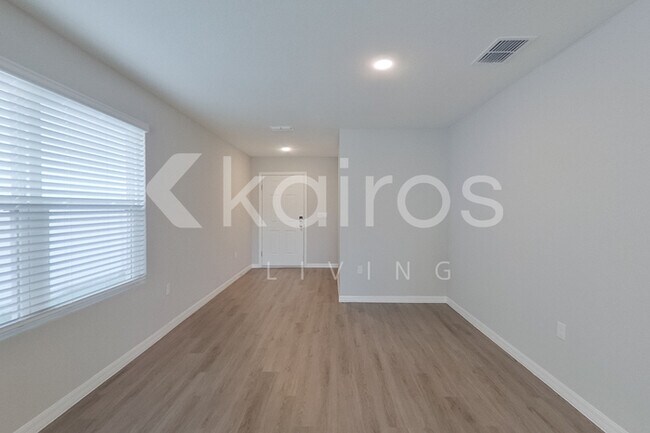 Building Photo - 8661 SW 43rd Ter