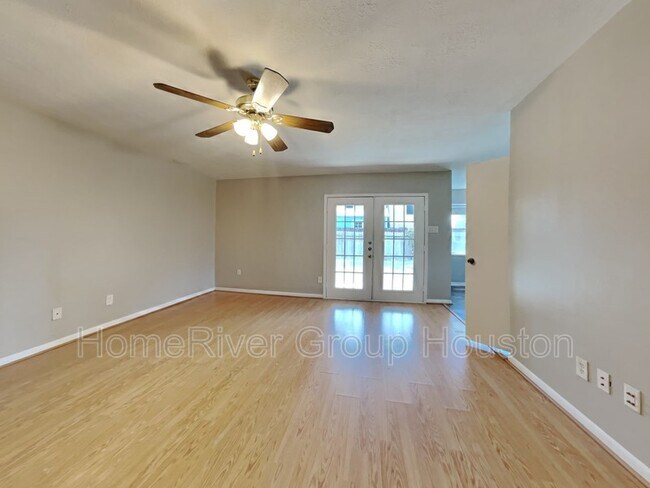 Foto del edificio - 16947 Hummingbird Dr