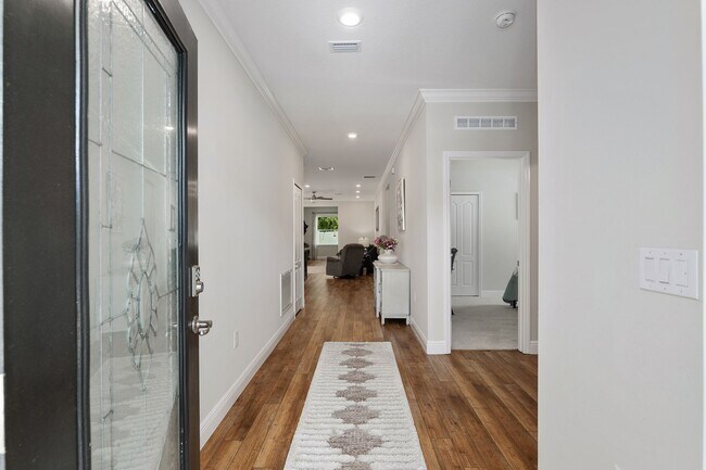 Foto del edificio - 3 BED 2 BATH in Newberry with Den Space