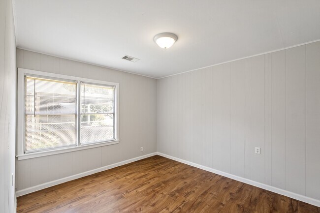 Building Photo - 2253 Collier St