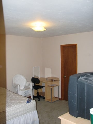 Foto del edificio - Spacious Two Bedroom, One Bath Town Home-C...