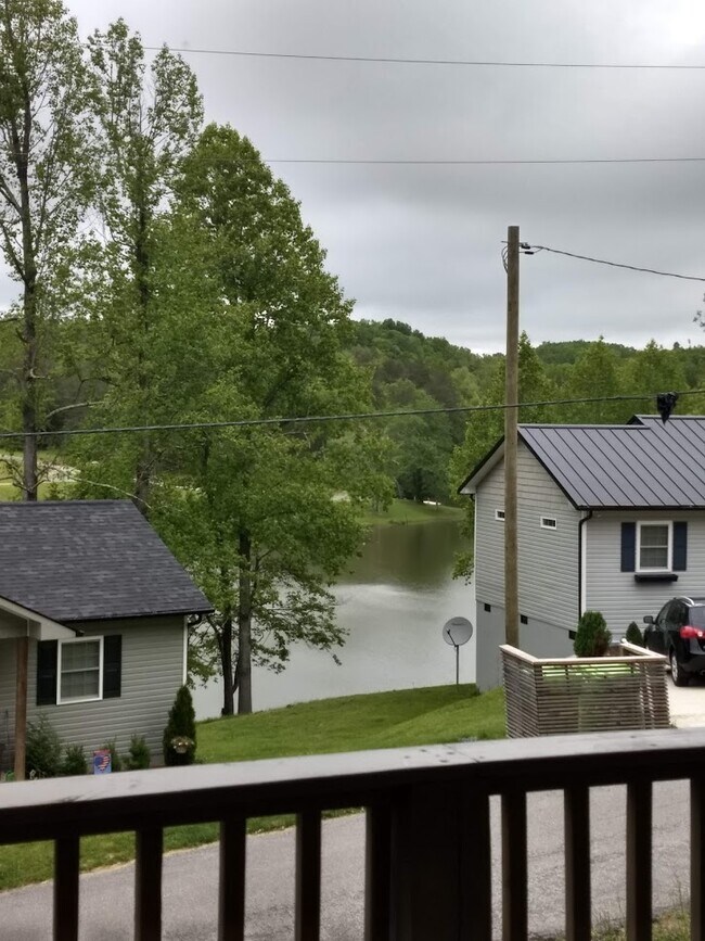 Foto del edificio - 557 Siever Rd