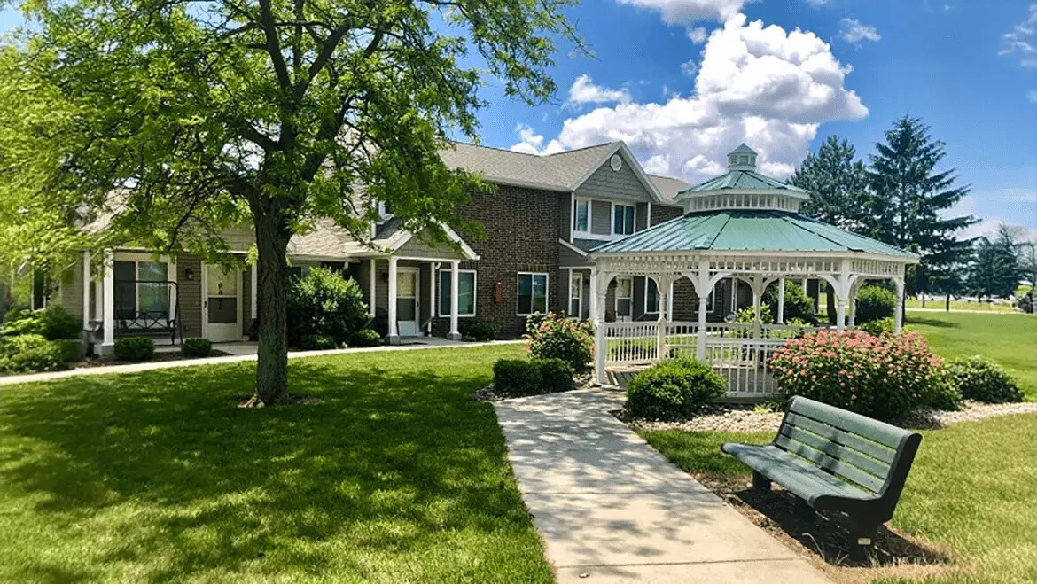 1800 Oakwood Ave Napoleon, OH 43545 – photo 1 of 6