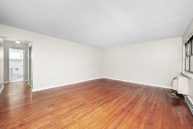 Building Photo - Top Floor 1 Bedroom near St. Francis Hospi...