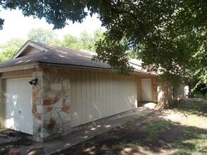 Building Photo - 12812 Tomanet Trail