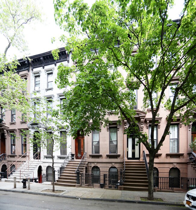 Building Photo - 401 Clinton St