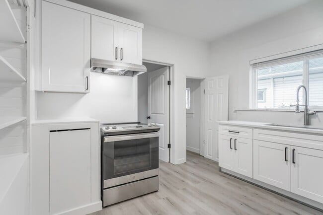 Building Photo - 135NE