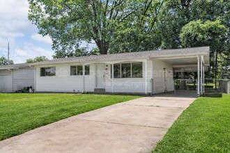 Building Photo - 906 Chula Dr