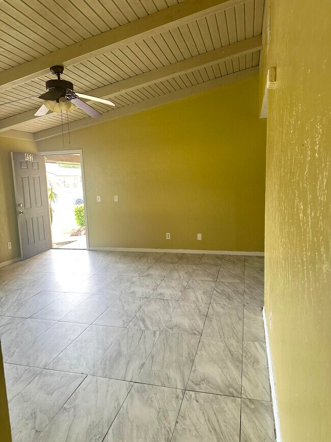 Building Photo - 452 Glenwood Dr