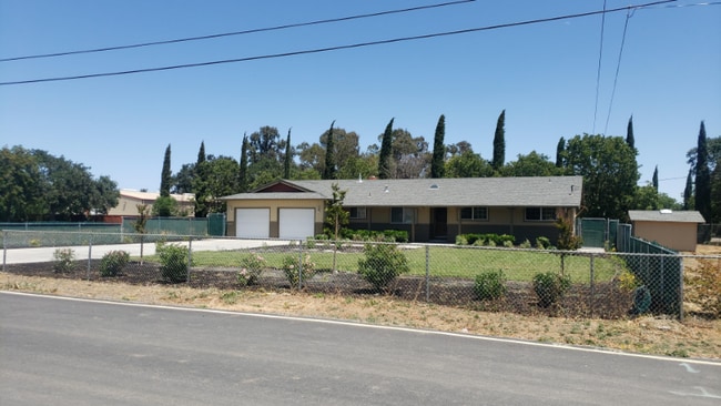 Building Photo - 1640 Lone Oak Rd