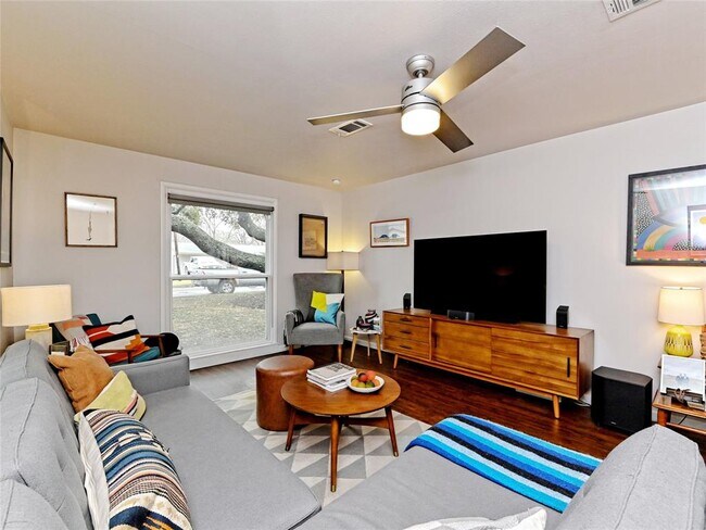 Foto del edificio - 1603 Sweetbriar Ave