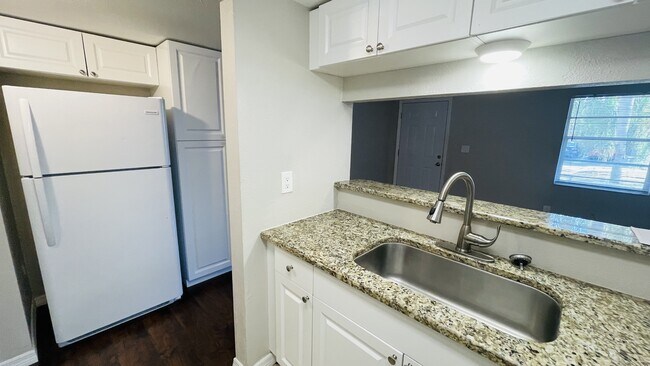 Photo - 7113 E Bank Dr Townhome