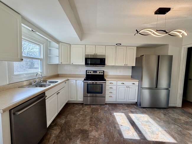 Building Photo - 1109 W Kirby Ave