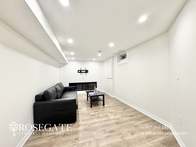 Building Photo - Cozy 1-Bedroom Corner Basement Apartment with Parking & Walk-Out Garage in Whitby