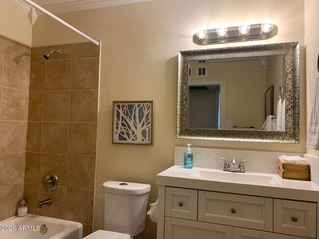 Building Photo - 3018 S Dromedary Dr