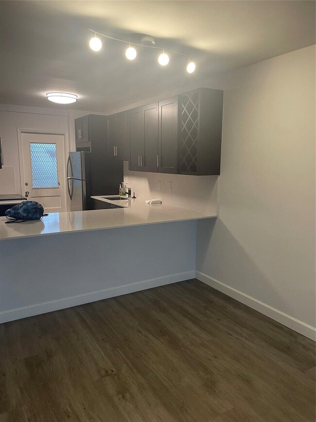 Building Photo - 698 NE Spanish River Blvd