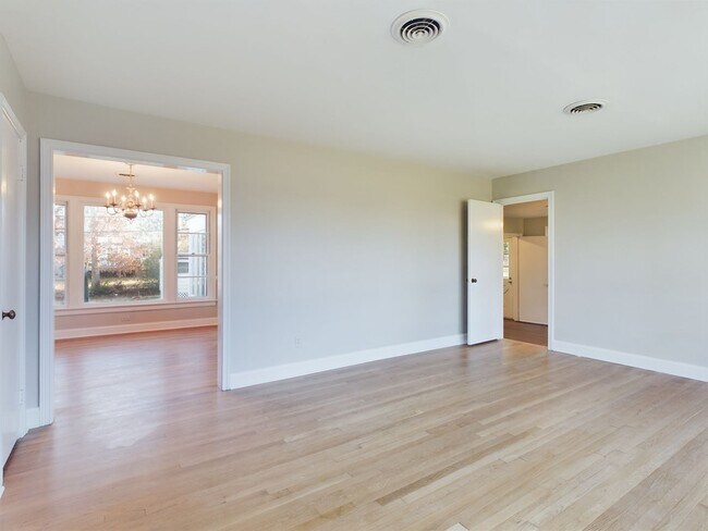 Foto del edificio - 9506 Overhill Rd