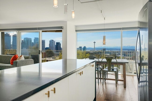 Building Photo - Capitol Hill Condo ~ The Highlander Condom...