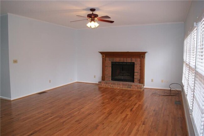 Building Photo - 4005 Regas Dr