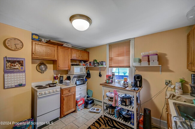 Building Photo - 1642 Farr St