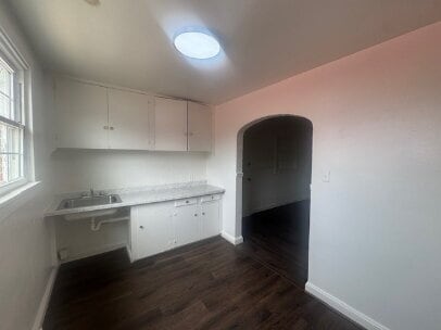 Building Photo - 1-Bedroom Apartment with Spacious Living Space in Downtown Front Royal.