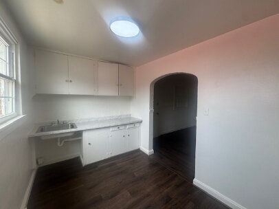 Foto del edificio - 1-Bedroom Apartment with Spacious Living Space in Downtown Front Royal.